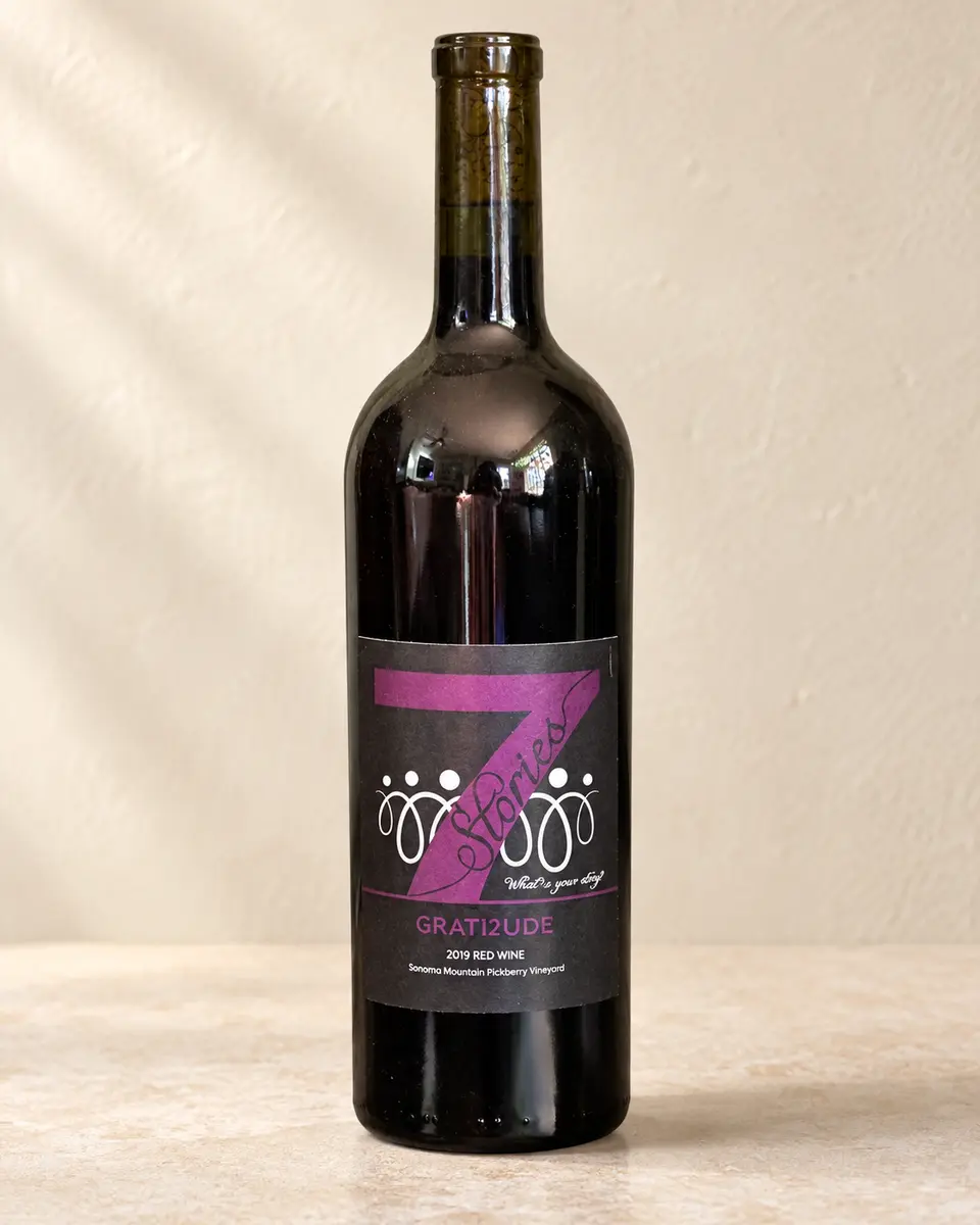 Grati2ude bottle, studio visualization