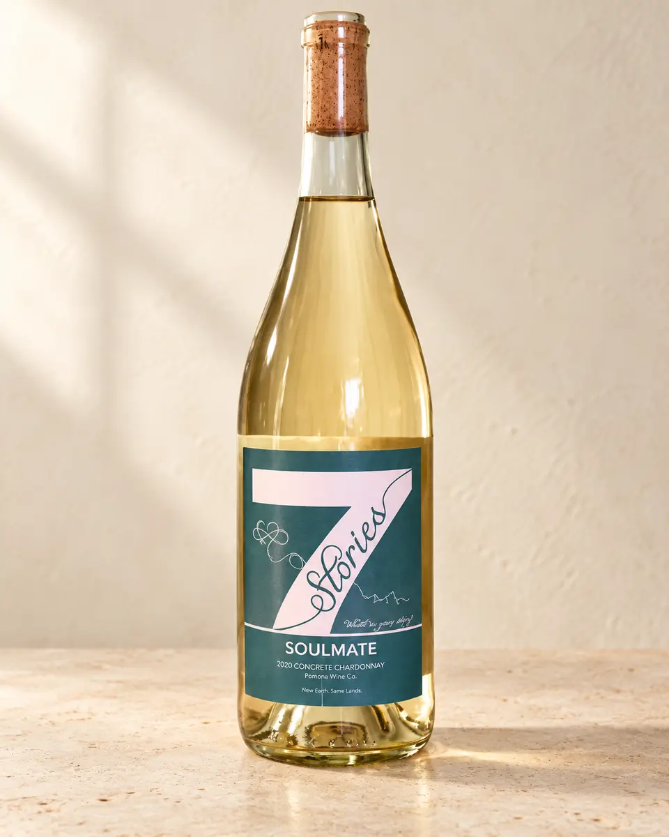 Soulmate 7 Stories bottle, studio visualization